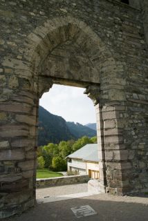 Aulps, abbatiale, façade, portail