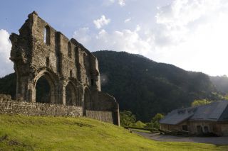 Aulps, abbatiale, nef, vestiges