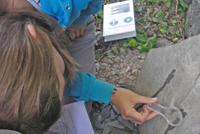 Une chasse aux pierres, géologie et construction - © Domaine de découverte de la Vallée d'Aulps Une chasse aux pierres, géologie et construction