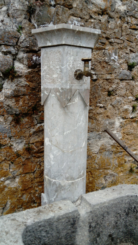 Fontaine à l'abbaye d'Aulps - © DDVA Fontaine à l'abbaye d'Aulps